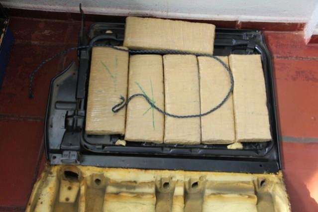 Ve&iacute;culo apreendido e leiloado escondia seis quilos de maconha