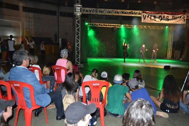 Grupos de quatro Estados participam de festival de dan&ccedil;a de rua