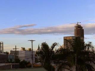 Em Campo Grande o céu aparecerá entre nuvens no decorrer do dia. (Foto: Henrique Kawaminami)