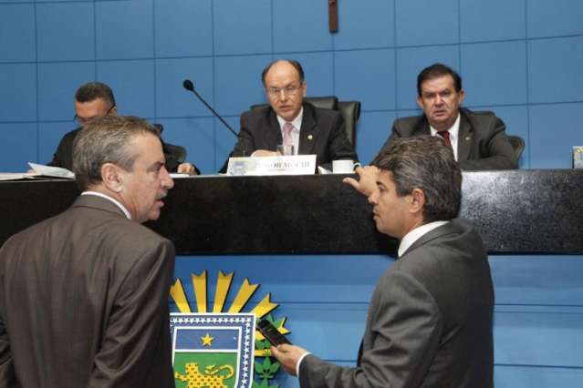 Assembleia promulga emenda que pro&iacute;be cortesia com &quot;chap&eacute;u alheio&quot;