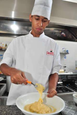 Receita de av&oacute; ganha calda de chocolate e vira carro-chefe em bar