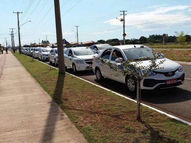 Taxistas se unem a caminhoneiros em protesto contra valor do combust&iacute;vel