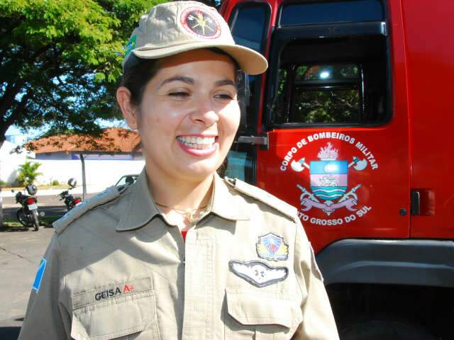  Primeira mulher a comandar bombeiros em Campo Grande tem s&oacute; 28 anos