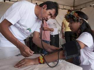 Atendimento de saúde a indígenas. (Foto: Ministério da Saúde)