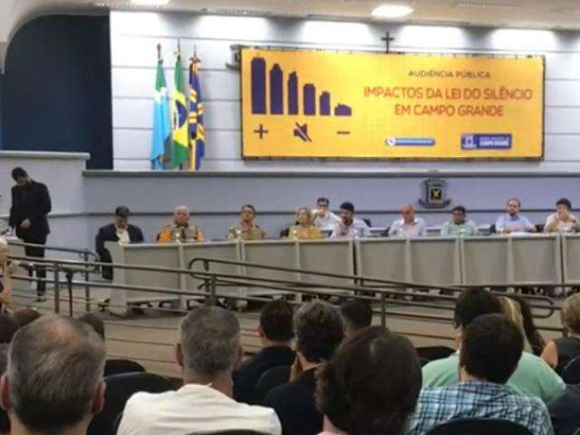 Lados opostos: vizinhos de bares e empres&aacute;rios da noite discutem Lei do Sil&ecirc;ncio