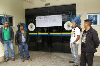 Indígenas ocupam prédio da Funai para pedir volta de ex-coordenador . (Foto: Marcos Ermínio)