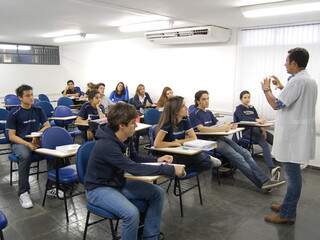Gabaritos não oficiais e até mesmo o caderno de provas já viraram exercícios nas salas de aula. (Foto: Pedro Peralta)
