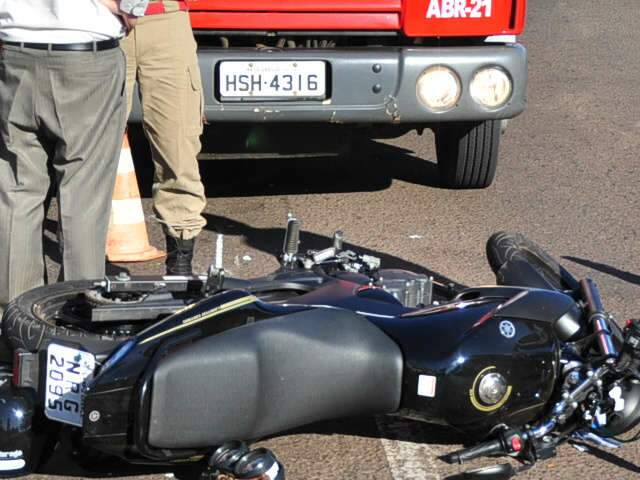  Mulher &eacute; atropelada por motociclista em cruzamento no centro da Capital