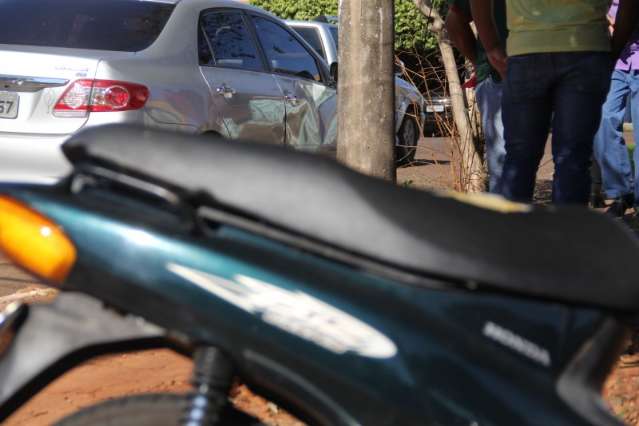 Desrespeito a preferencial deixa motociclista ferido em acidente 