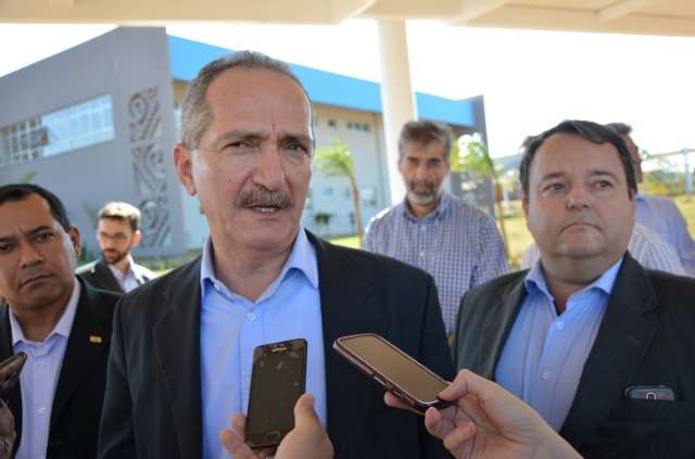 Ministro visita UEMS e destaca import&acirc;ncia da institui&ccedil;&atilde;o como polo de inova&ccedil;&atilde;o