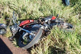 Motociclista chegou a ser socorrido, mas acabou morrendo (Foto: IviNotícias)
