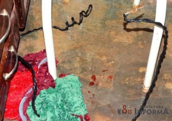 Homem mata esposa a facadas e morre ap&oacute;s se enforcar