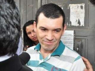Hugleice quando deixou a prisão em 2011  (Foto: Arquivo/João Garrigó)
