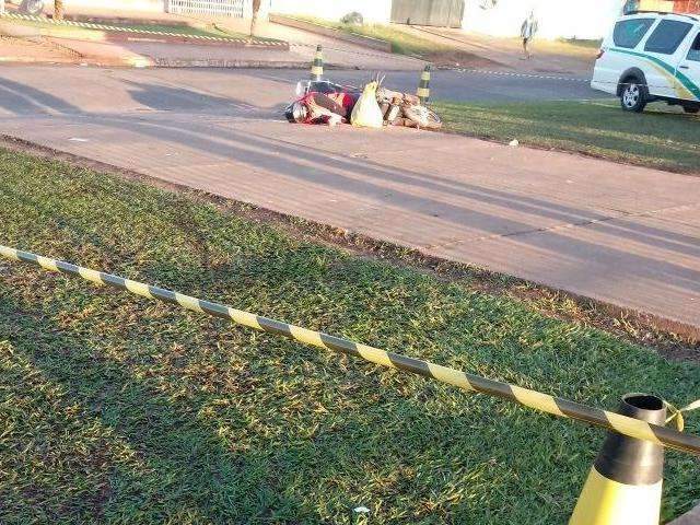 Ex-policial &eacute; executado a tiros de fuzil e pistola em frente a hospital