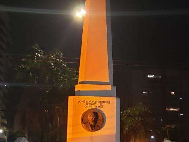 No dia mundial da seguran&ccedil;a do paciente Obelisco &eacute; iluminado com cor laranja 
