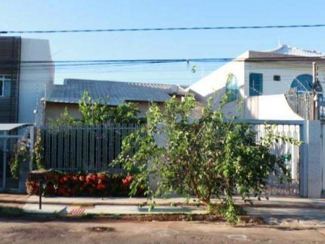 Vizinhos dizem que fam&iacute;lia de estudante morto sempre se preocupou com seguran&ccedil;a