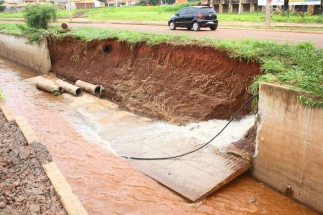 Chuva de 49,24 mil&iacute;metros alaga 29 casas e inunda dez vias na Capital