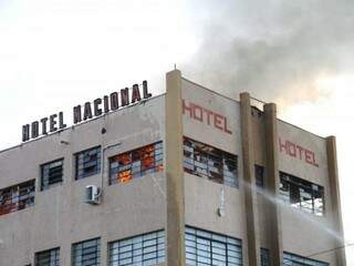 Hotel Nacional foi atingido por incêndio nesta tarde (Foto: Paulo Francis)
