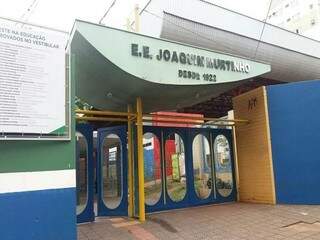 Fachada da Escola Estadual Joaquim Murtinho, em Campo Grande. (Foto: Liniker Ribeiro/Arquivo).