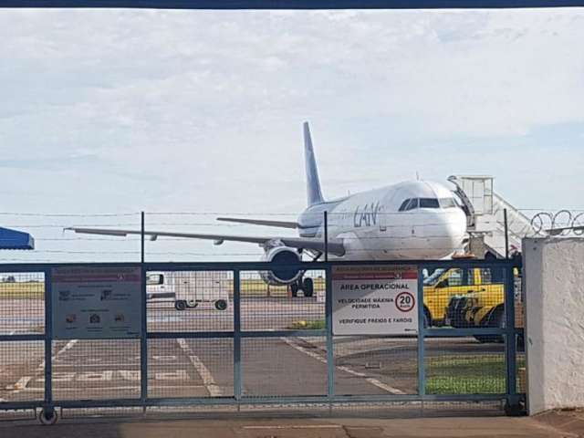 Avi&atilde;o com 141 pessoas a bordo faz pouso for&ccedil;ado  em Campo Grande