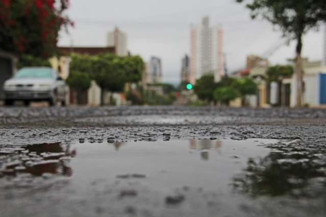 Quinta-feira amanheceu com c&eacute;u nublado e previs&atilde;o &eacute; de mais chuva para a Capital