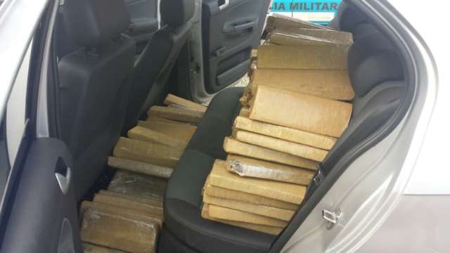 Traficante sem CNH &eacute; preso ap&oacute;s deixar carro com 200 kg de maconha 