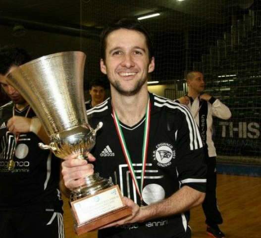  Jogador do futsal italiano passa f&eacute;rias disputando torneio em MS