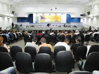 Contribuintes na plateia do plenário da Câmara Municipal de Campo Grande. (Foto: Izaías Medeiros/Câmara Municipal de CG).