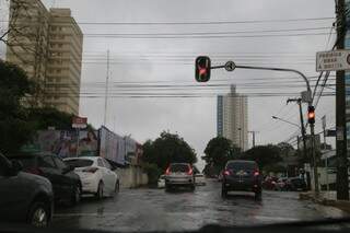 Semáforo da Rua Bahia ficou e pane durante horas. (Foto: Gerson Walber)