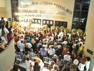 Saguão da Assembleia Legislativa lotado em velório de Celina Jallad. (Foto: João Garrigó)