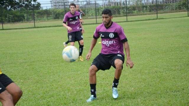 Familiares e amigos d&atilde;o adeus a Claudinho, jogador do XV de Piracicaba
