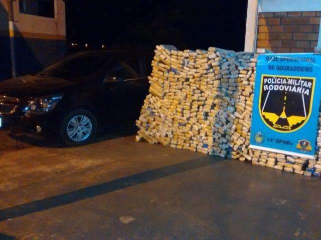 Ap&oacute;s persegui&ccedil;&atilde;o de 50 quil&ocirc;metros, pol&iacute;cia apreende 891 kg de maconha