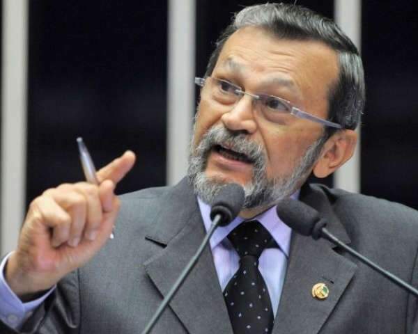  Valter se despede frustrado por n&atilde;o ter disputado Senado 