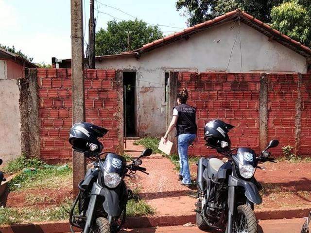 Encapuzados invadem casa e matam homem a tiros no Jardim Cana&atilde;