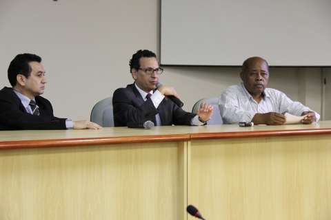Professores denunciam Olarte ao MPE e prefeitura desiste de nova proposta