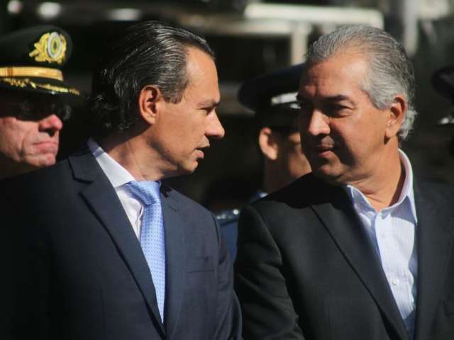 Reinaldo vai ao desfile pela 1&ordf; vez  e diz que agora tem di&aacute;logo com prefeitura