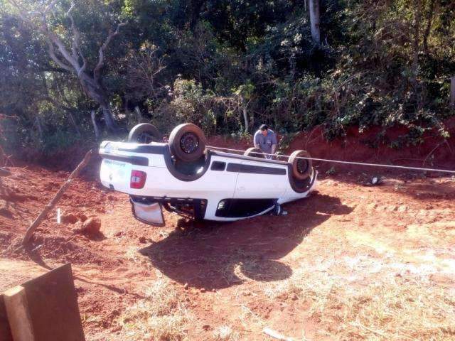 PM apreende carro roubado em SP e que foi abandonado ap&oacute;s capotar MS-178