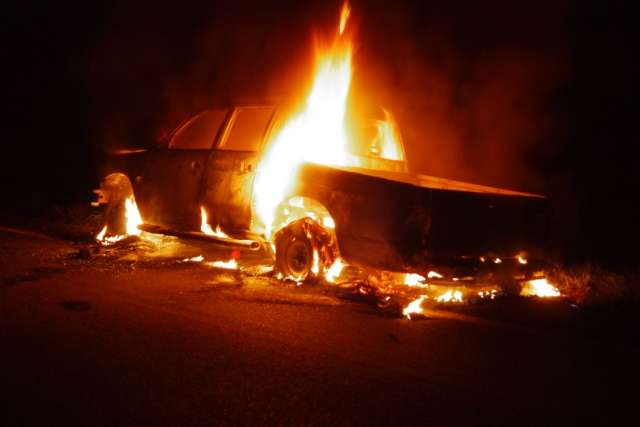 Ap&oacute;s pane el&eacute;trica, camionete pega fogo em rodovia pr&oacute;xima &agrave; Jardim