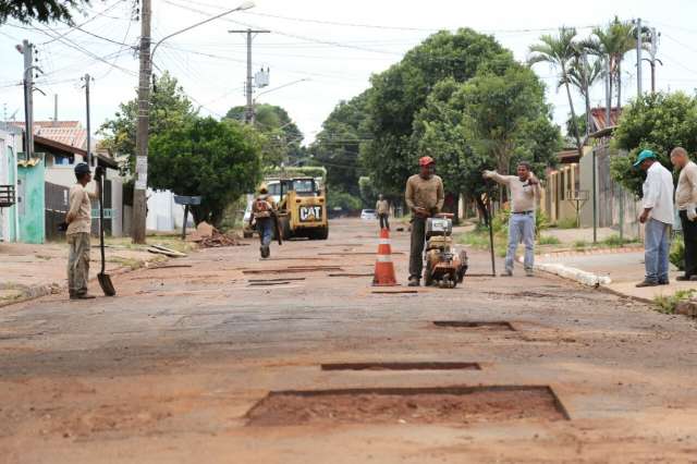 Prefeitura diz que ainda avalia decis&atilde;o e servi&ccedil;o de tapa-buraco est&aacute; normal