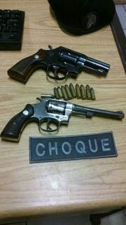 Armas utilizados no crime foram apreendidas. Foto: Divulgação PM