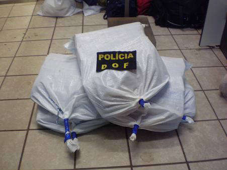  Traficante abandona Gol com quase 100 quilos de maconha na fronteira