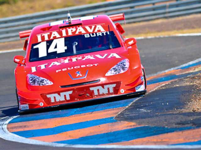  Burti vence em Campo Grande; Thiago Camilo &eacute; novo l&iacute;der da Stock Car