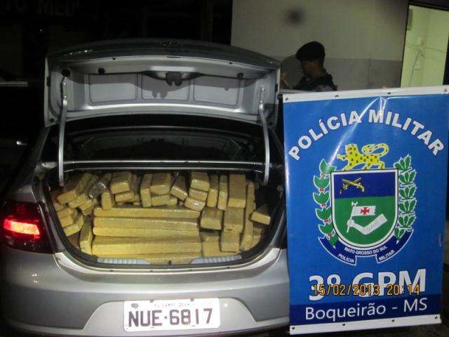 Carro furtado em GO &eacute; achado com 643 quilos de maconha em Jardim