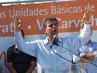 Prefeito falou de sucessão municipal após agenda na Vila Carvalho. (Foto: Simão Nogueira)