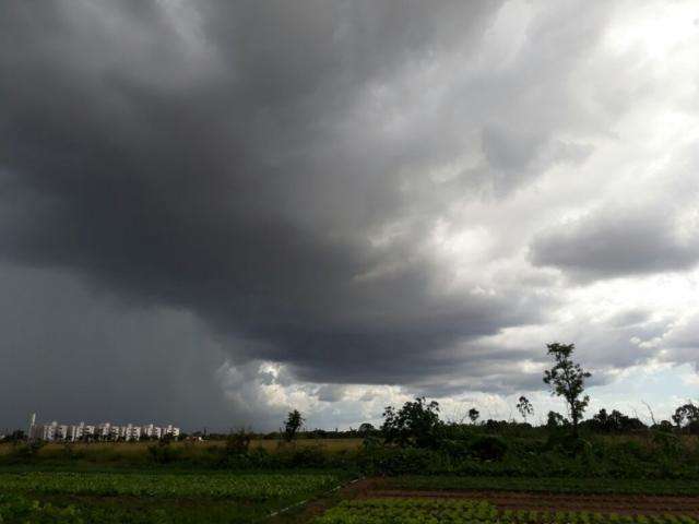 Ap&oacute;s tr&eacute;gua, chuva fina atinge bairros de Campo Grande nesta quarta