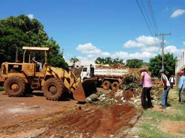 Prefeitura faz trabalho de limpeza e retira 400 caminh&otilde;es de entulhos