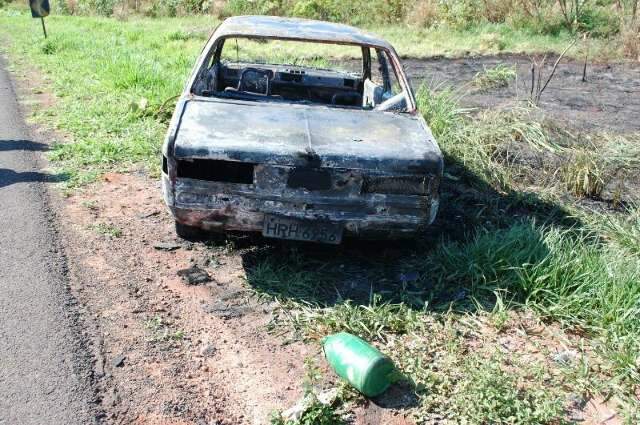 Ve&iacute;culo encontrado incendiado pode ter sido usado em assalto a transportadora 