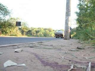 Local onde jovem foi atropelado e morre na rua Catiguá (Foto: Campo Grande News/Arquivo)