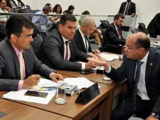Deputados Marçal Filho (PSDB), Renan Contar (PSL) e José Carlos Barbosa (DEM), são cotados para 2020 (Foto: Luciana Nassar/ALMS)