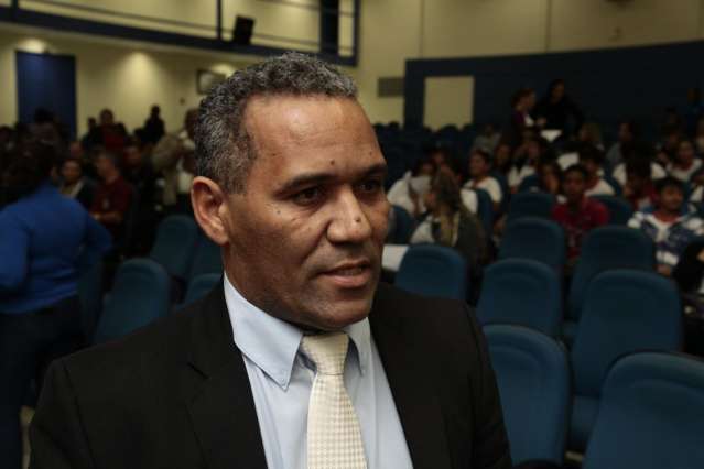 Alunos e professores debatem viol&ecirc;ncia nas escolas ap&oacute;s morte